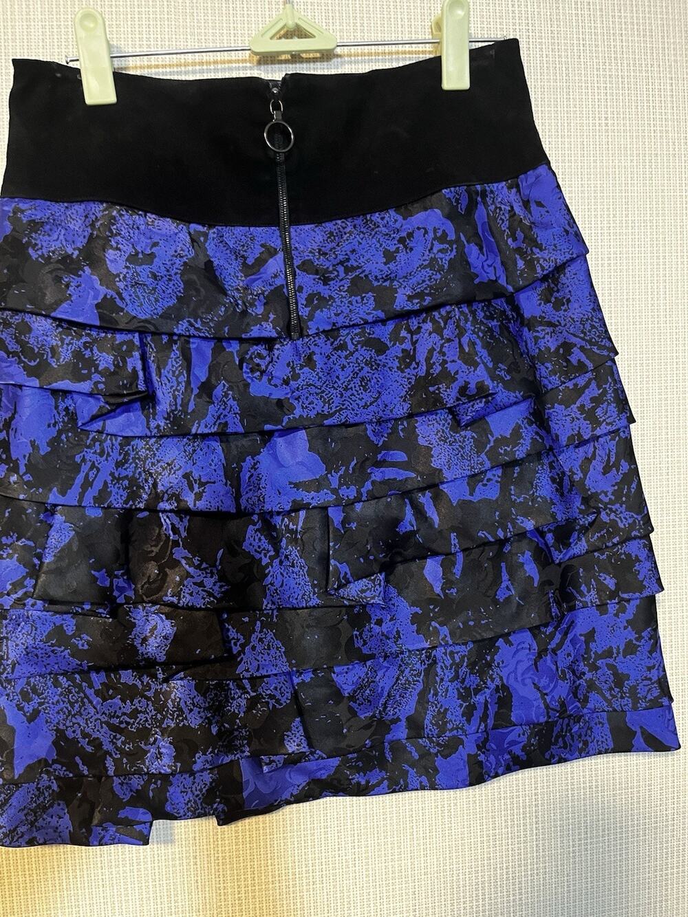 Robert Rodriguez 100% Silk Skirt with Genuine Leather Trim – Size 6